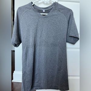Lululemon tshirt